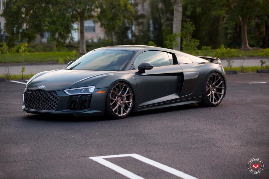  Audi R8 V10 on Vossen Wheels (CG-204) 2016 года  (фото 8 из 11)
